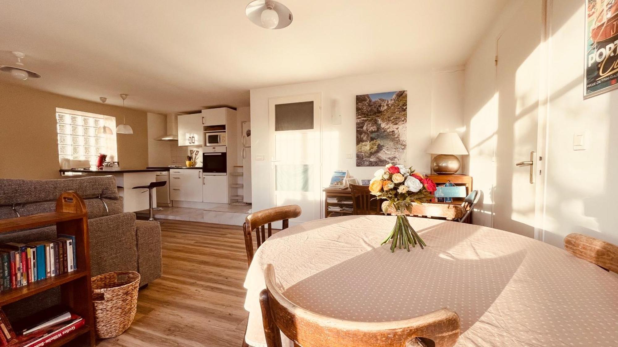 Large Private Garden, Quiet 2-Bedroom Apartment, Air Conditioning, Wifi, Parking Cassis Exterior photo